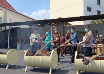 Kejari Kota Cirebon Musnahkan Barang Bukti Narkotika dari 74 Perkara