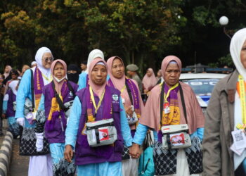 Tangis dan Doa Iringi Keberangkatan 445 Jemaah Haji Kuningan ke Tanah Suci