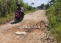 Jalan Poros Tambelang Rusak Parah, Warga Desak Perbaikan Segera