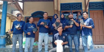 Kader Nasdem Indramayu Sulap Sampah Plastik Menjadi Batako dan Paving Block