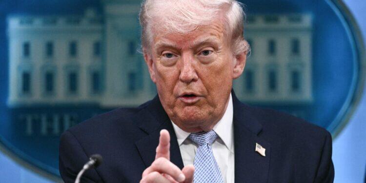 Trump Mengancam China dengan Tarif 50 Persen jika Beijing Membantu Iran secara Militer