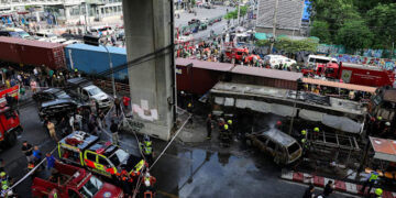 Tabrakan Kereta dan Bus