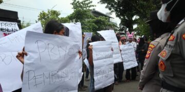 Ratusan Warga Indramayu Desak Hukum Mati Pelaku Pembunuhan Satu Keluarga