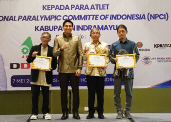 Bantu Atlet Disabilitas, Bupati Lucky Hakim Berikan Kursi Roda dari Program CSR Perusahaan Jepang