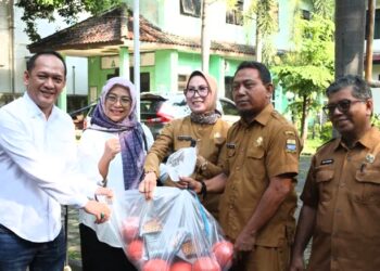 Fraksi Gerindra DPRD Kota Cirebon Serahkan Bantuan Berupa Ribuan Alat Olahraga 