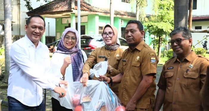 Fraksi Gerindra DPRD Kota Cirebon Serahkan Bantuan Berupa Ribuan Alat Olahraga 