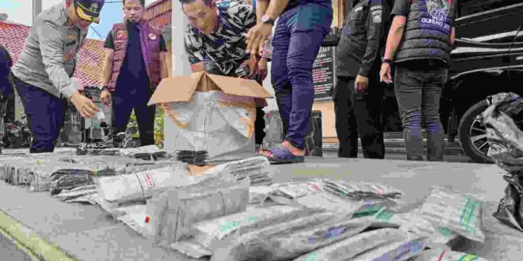 Ibu Rumah Tangga Ditangkap Saat Bawa Puluhan Ribu Pil Ilegal