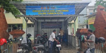Polres Ciko Hadirkan Cuci Motor Gratis untuk Ojol