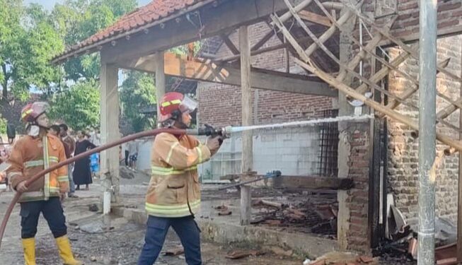 Gudang LPG di Greged Terbakar, 100 Tabung Terlalap, Kerugian Rp200 Juta