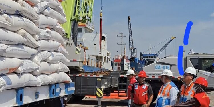 Kolaborasi Perdana Pelindo dan Bulog, 2.000 Ton Beras Diberangkatkan dari Jawa ke Sumatera