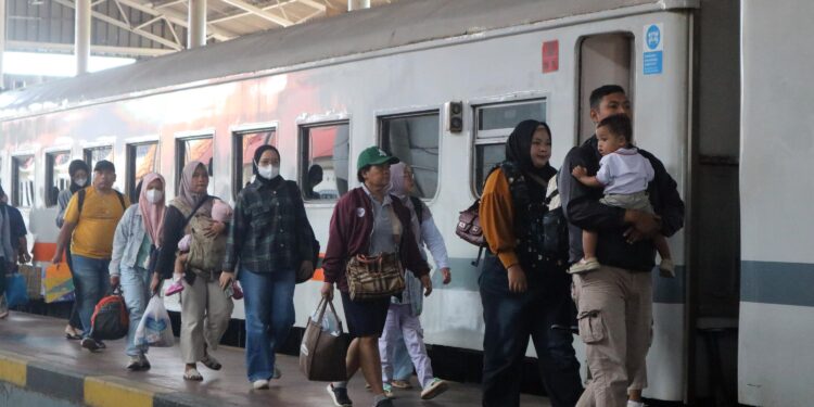 Selama Libur Panjang, KAI Daop 3 Cirebon Layani 35.016 Penumpang 