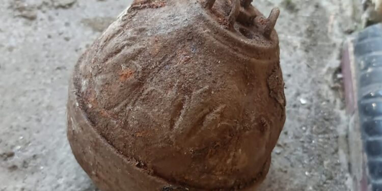 Temuan Diduga Granat Gegerkan Warga Pancalang Saat Gali Septic Tank