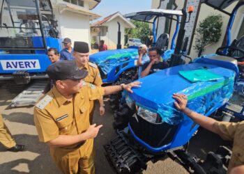 Perkuat Ketahanan Pangan, Bupati Majalengka Serahkan Bantuan 69 Unit Alsintan 