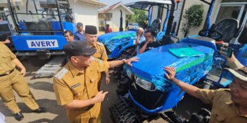 Perkuat Ketahanan Pangan, Bupati Majalengka Serahkan Bantuan 69 Unit Alsintan 