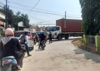Truk Bertonase Besar Masih Bebas Melintas, Warga Soroti Lemahnya Penegakan Aturan