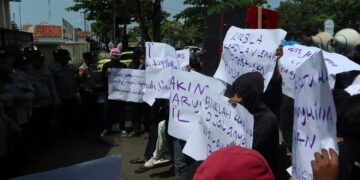 Kawal Sidang, Warga Indramayu Tuntut Keadilan Pembunuhan Satu Keluarga Paoman 