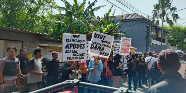 Warga Sutawinangun Desak Transparansi APBDes, Proyek Gedung Mangkrak Disorot