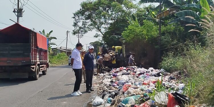 Sampah Liar Masih Menghantui, Camat Astanajapura Dorong Desa Tegakkan Perdes Sampah