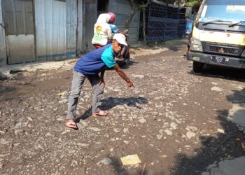 Warga Ancam Pasang Portal, Jalan Poros Suci–Mundu Pesisir Rusak Parah dan Telan Korban