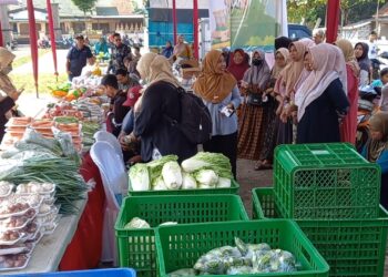 Gerakan Pangan Murah Diserbu Warga, Ribuan Paket Sembako Ludes di Cipeujeuh Kulon