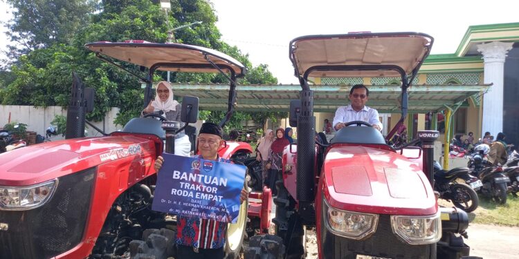 Dukung Modernisasi Pertanian, Kang Hero Bantu Alsintan untuk Petani Lemahabang