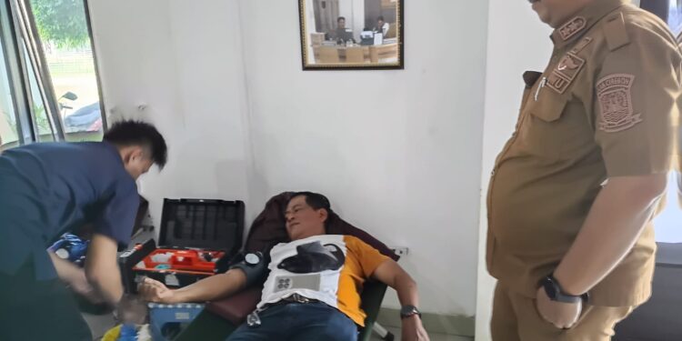 Kuwu Melakasari Pimpin Aksi Donor Darah Warga
