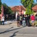 Warga Astanajapura Protes Jalan Rusak, Pemkab Dinilai Lamban