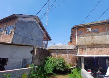 MCK Sekolah Berdiri di Atas Sungai, Warga Keluhkan Bau Limbah