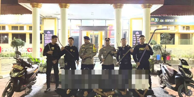 Polisi Gagalkan Tawuran Bersenjata Tajam di Kesambi