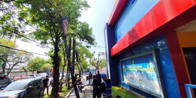 Pemkot Cirebon dan Apjatel Jawa Barat Kembali Rapihkan Kabel Fiber Optik 