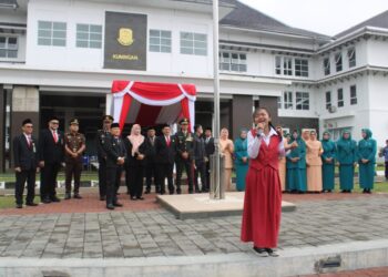 Suara Siswi SD Warnai Upacara Harkitnas Kuningan