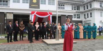 Suara Siswi SD Warnai Upacara Harkitnas Kuningan