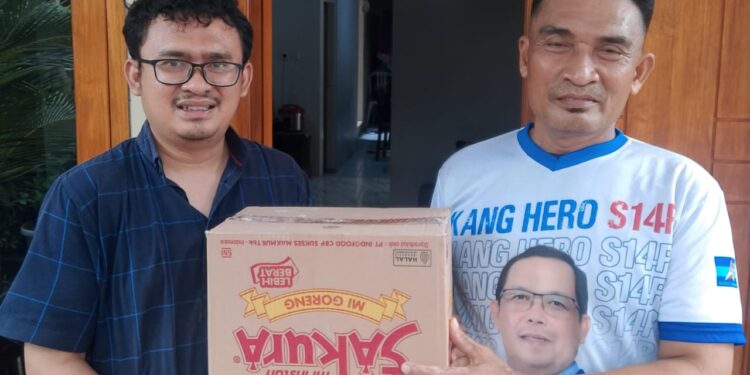 Demokrat Salurkan Bantuan Banjir di Waled
