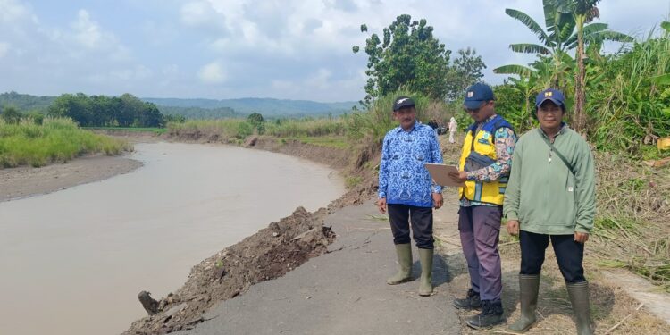 Jalan Nagrak–Lojikaum Putus, Warga Terisolasi