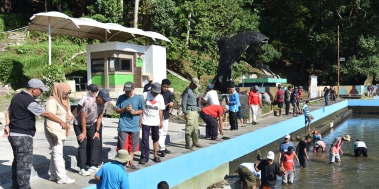 Warga Cigugur Selamatkan Balong Girang