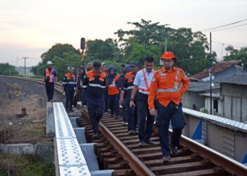 Sambut Libur Panjang Idul Adha, KAI Daop 3 Cirebon Intensifkan Pemeriksaan Prasarana Sarana 