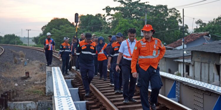 Sambut Libur Panjang Idul Adha, KAI Daop 3 Cirebon Intensifkan Pemeriksaan Prasarana Sarana 