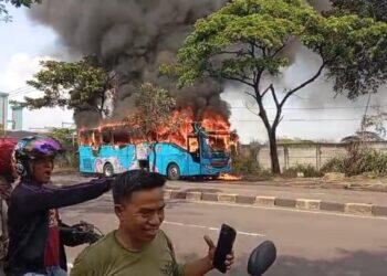 Bus Terbakar di Pantura Cirebon, Kapolsek: Tak Ada Korban Jiwa