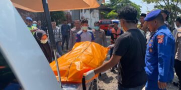 Mayat Tanpa Identitas Ditemukan Terapung di Laut Cirebon, Polisi Bergerak Cepat Lakukan Evakuasi dan Identifikasi