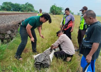 Warga Cirebon Tewas Tertabrak KA Manahan