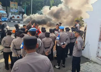 Kecewa Hanya Ditemui Wakil Ketua DPRD, Mahasiswa Walk Out