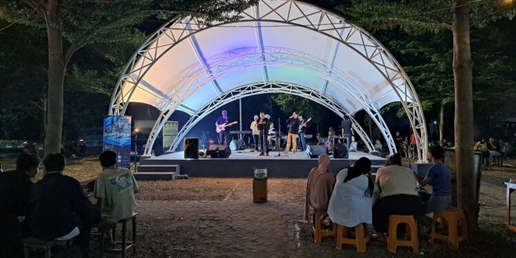 Taman Parkir Sumber Jadi Favorit Warga untuk Malam Mingguan