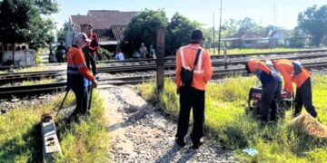 Kembali, KAI Daop 3 Cirebon Tutup Perlintasan Sebidang Ilegal di Subang