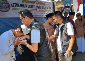 Komunitas Sendal Santuni Anak Yatim