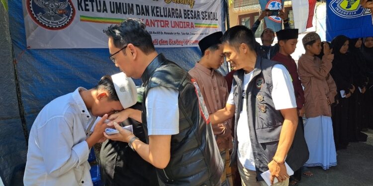 Komunitas Sendal Santuni Anak Yatim