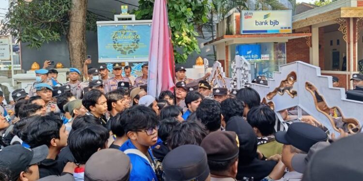 Mahasiswa Pertanyakan Kasus DAU dan Keretakan Wali Kota dan Wakil Wali Kota 