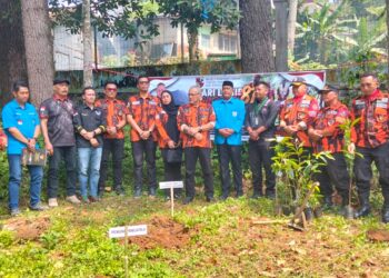 Pemuda Kuningan Tanam 100 Pohon di Hari Pancasila