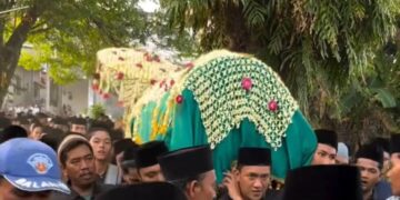 Ribuan Pelayat Lepas Kepergian KH Adib Rofiuddin Izza