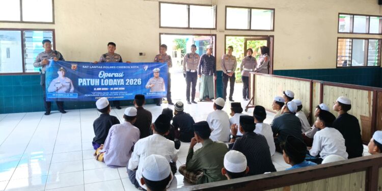 Satlantas Polres Cirebon Kota Sosialisasi Tertib Berlalu Lintas di Ponpes Jagasatru