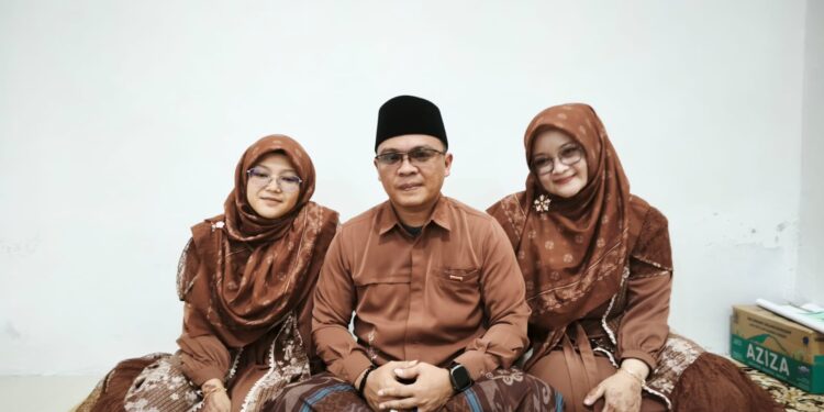 Istri Pertama Jadi Penggagas, Kisah di Balik Pernikahan Viral Kiai Kuningan